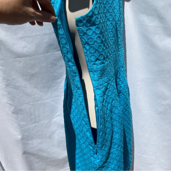 Taylor Sleeveless Ruffle Collar Sheath Dress Blue w/ Circular Textured Pattern - Picture 3 of 12